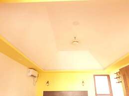 Mariposa Beach Grove