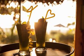 Mariposa Beach Grove