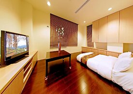 Sun Moon Lake Karuizawa Villa B&B