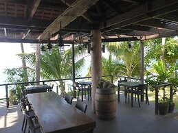 Island View Beachfront Resort