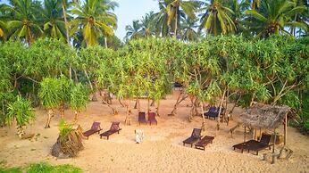 Sanjis The Seaside Cabanas