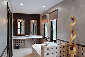 Treasures Hotel and Suites