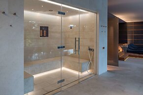 Crystal House Suite Hotel & SPA