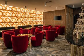 Crystal House Suite Hotel & SPA