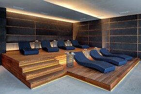 Crystal House Suite Hotel & SPA
