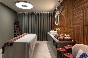 Crystal House Suite Hotel & SPA