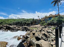Thaproban Pavilion Waves Unawatuna