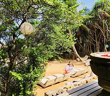 Thaproban Pavilion Waves Unawatuna