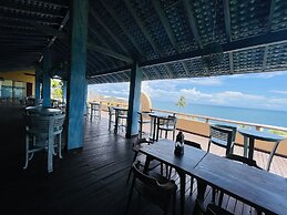Thaproban Pavilion Waves Unawatuna