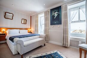 The Waterfront Hotel & Bistro