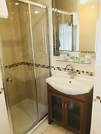 The Waterfront Hotel & Bistro