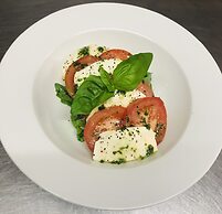 The Waterfront Hotel & Bistro