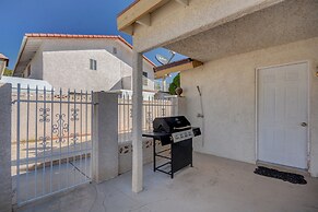 Luxurious 4BR House with Large Pool Near Strip