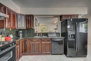 Luxurious 4BR House with Large Pool Near Strip