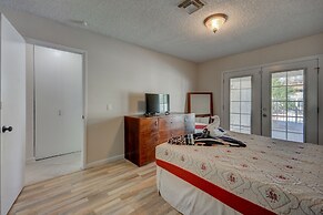 Luxurious 4BR House with Large Pool Near Strip