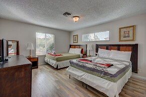 Luxurious 4BR House with Large Pool Near Strip