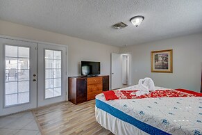 Luxurious 4BR House with Large Pool Near Strip