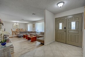 Luxurious 4BR House with Large Pool Near Strip