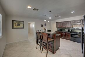 Luxurious 4BR House with Large Pool Near Strip