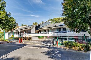 B&B HOTEL LOUVECIENNES
