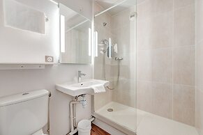 B&B HOTEL LOUVECIENNES