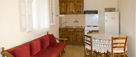 Katerina Pool Apartments