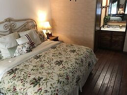 Hale Maluhia Country Inn