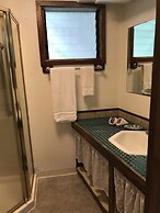 Hale Maluhia Country Inn