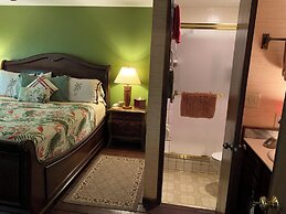 Hale Maluhia Country Inn