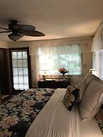 Hale Maluhia Country Inn