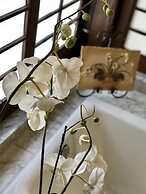 Hale Maluhia Country Inn