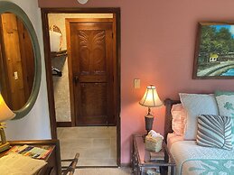 Hale Maluhia Country Inn