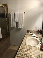 Hale Maluhia Country Inn