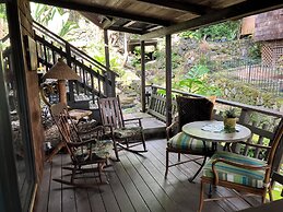 Hale Maluhia Country Inn