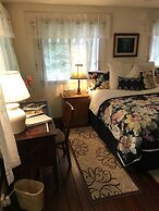 Hale Maluhia Country Inn