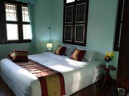 Maliwan Holiday Home