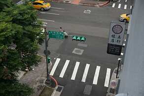 Corner Hostel & Cafe