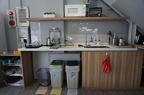 Corner Hostel & Cafe