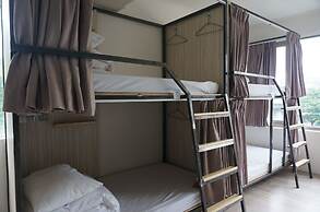 Corner Hostel & Cafe