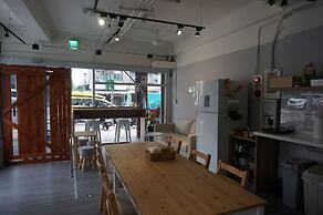 Corner Hostel & Cafe