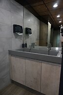 Corner Hostel & Cafe