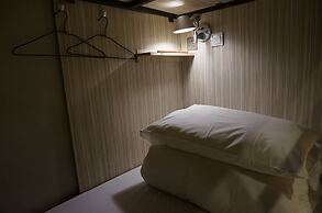 Corner Hostel & Cafe