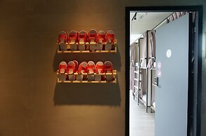 Corner Hostel & Cafe