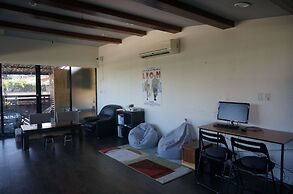 Corner Hostel & Cafe