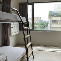 Corner Hostel & Cafe