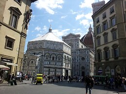 Monna Lisa Apartment