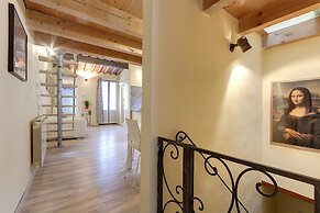 Monna Lisa Apartment