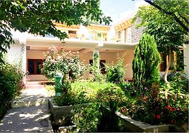 TIH A O Guest House & Home stay