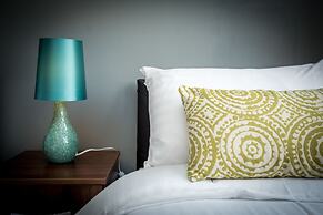 Mica Point City Centre Apartment