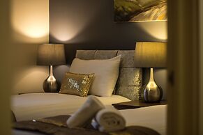Mica Point City Centre Apartment